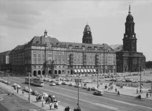 Dresden-Altstadt. Altmarkt, Ostseite mit Wohn- und Geschäftshäusern (Nr. 2-6) und Kreuzkirche