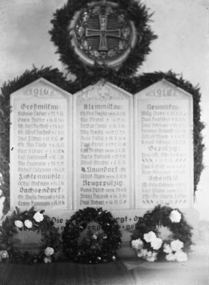 Erlau-Großmilkau, Kriegsgräberanlage : Erlau-Großmilkau. Kriegsgräberanlage in der Kirche