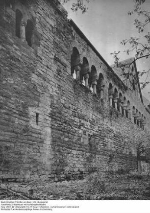 Kaiserpfalz; Pfalzmauer mit Rundbogenarkaden