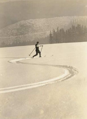 Europa. Skilauf. Telemarkbogen