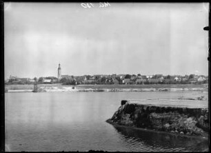 Blick auf See und Lauchhammer-Mitte mit Nikolaikirche