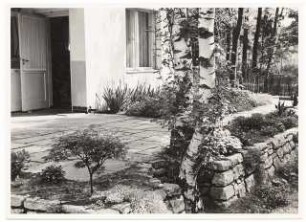 Garten Seydel, Berlin-Wannsee: Terrasse und Mauer
