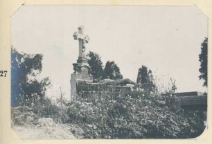 Foto eines Grabsteines im Friedhof von Ovillers(-la-Boisselle)