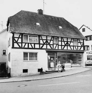 Schlangenbad, Backhausstraße 1
