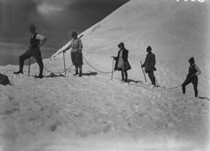 Gruppenportrait : Portrait einer Gruppe Bergwanderer auf dem Fluchtkogel (ca. 3494m).