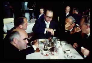 Brentano beim Essen 1.7.59.