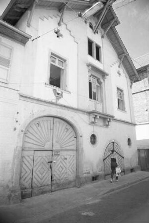 Einrichtung einer neuen Turnhalle für die Friedrich-Realschule in Durlach an Stelle der benachbarten Zehntscheuer unter Einbeziehung der historischen Fassade