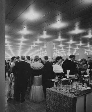 Archivfotografie "mannheim_nationaltheater_menschen_inszenierung_790m"