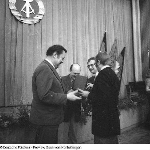 VMI (Volkswirtschaftliche Masseninitiative): Große Auszeichnung Rathaus (Februar)
