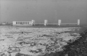 Wehr Petershagen/Weser bei Eisgang