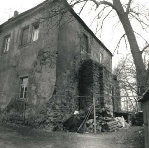 Naundorf-Hof, Am Dorfplatz 3. Altes Schloss. Um 1570. Seitenansicht