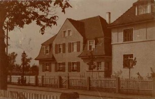 Postkartenalbum mit Motiven von Karlsruhe. Wohnhaus in Karlsruhe