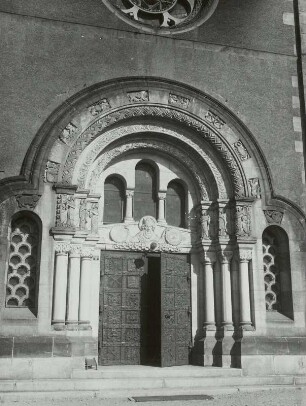 Kleinzschocher, Taborkirche : Leipzig-Kleinzschocher, Taborkirche. Südportal