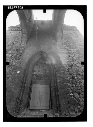 Müncheberg. Ruine der Stadtpfarrkirche St. Marien (Restaurierung 1991-1996). Inneres nach Westen