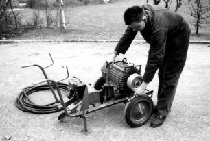 E-Motor auf fahrbarer Wippe