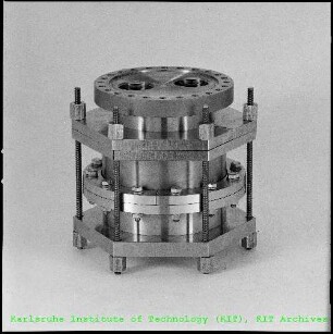Bauteil eines Hohlraumresonator des Instituts für Experimentelle Kernphysik (IEKP)