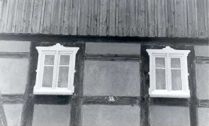 Wohnhaus in Radibor, Detail : Volksarchitektur - Architekturteile. Ort: Radwor / Radibor. Zwei Fenster eines Fachwerkhauses.