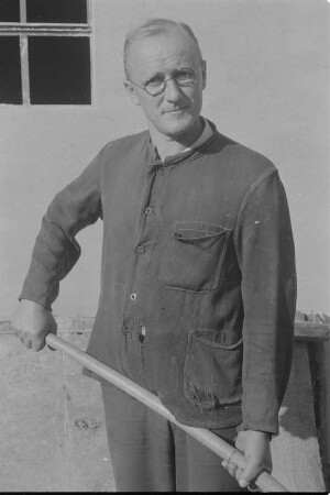 Porträt: Alfred Krupar : Portret: Alfred Krupar, ratar a wjesnjanosta w Krakecach, kandidat do Budyskeho wokrjesneho sejmika.