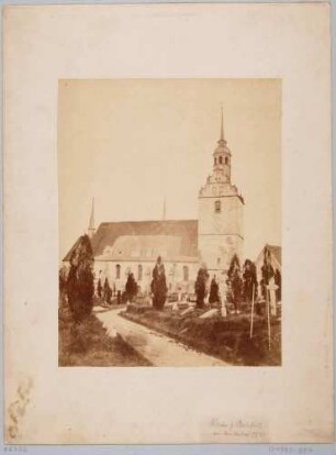 Die Kirche in Briesnitz (um 1260, 15. Jh., Turm 1602, vor dem neogot. Umbau durch Möckel 1881/82), Blick über den Friedhof nach Südosten