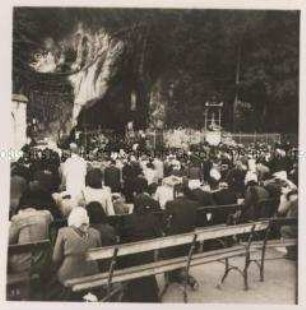 Lourdes, Grotte von Massabielle, Menschenmenge