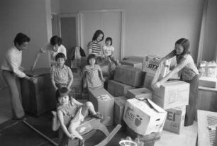 Einrichtung eines Übergangswohnheims für Spätaussiedler und Vietnam-Flüchtlinge in den Gebäuden Kriegsstraße 124 - 126