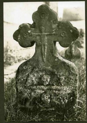 Friedhof. Grabkreuz