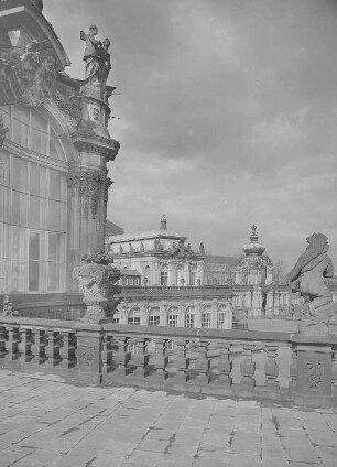 Dresden. Zwinger, Blick von der Bogengalerie M zum Zoologischen Pavillon und zum Kronentor