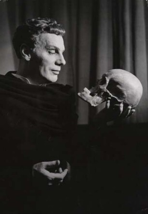 Gustaf Gründgens als "Hamlet"