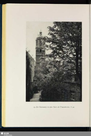 Der Seelensteig mit dem Turm der Frauenkirche