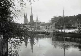 Lübeck, Altstadt : Lübeck. Altstadt mit Marien- und Petrikirche. Blick über die Obertrave von Südwesten