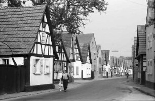 Wörth: Straße mit Fachwerkhäusern