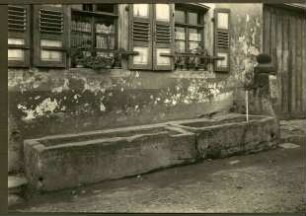 Hauptstraße. Laufbrunnen, Sandstein
