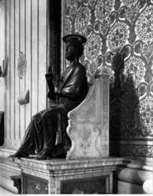 Bronzestatue des heiligen Petrus