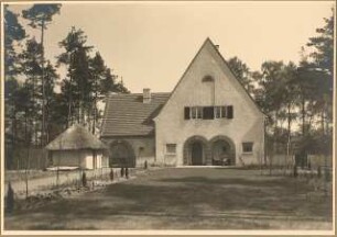 Landhaus Dr. Petz, Berlin-Nikolassee: Gebäudeansicht von der Straßenseite Südwestseite