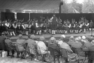 Konzert einer Jugendmusikkapelle von Donauschwaben aus Amerika auf der Seebühne im Stadtgarten.
