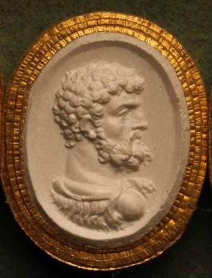 Kopf des bärtigen Herkules mit umgelegter Löwenhaut (Daktyliothek, Erstes Mythologisches Tausend)