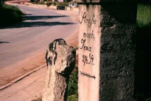 Wegweiserstein Richtung Jena mit Zeitangabe
