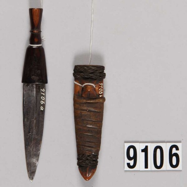 Knife with sheath