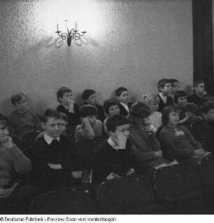 Theater der Jungen Generation; Nasradin mit Wunderlampe; Junge Zuschauer