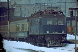 Stuttgart Hbf. Gleis 2 Lok 118 014 Eilzug S-AA