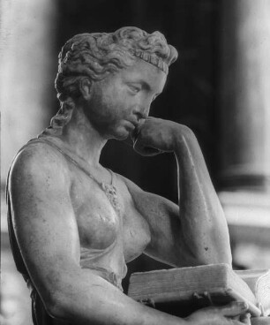 Freiberg (Sachsen), St. Marien, Fürstengruft, Moritzmonument im Vorchor, weibliche Figur, Allegorie der Wissenschaften u. Künste; Kenotaph für Kurfürst Moritz von Sachsen
