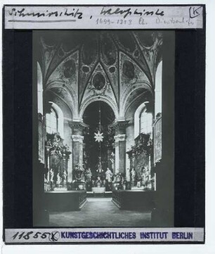 Smirschitz, Schlosskapelle Offenbarung des Herrn : Innenansicht zum Altar