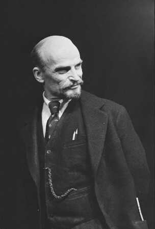 Szenenbilder aus "Der Mann mit dem Gewehr", Schauspiel von Nikolai Pogodin. Deutsches Theater Berlin, 12.10.1962