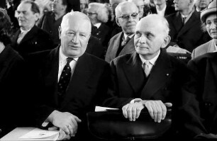 Hausen im Wiesental: In der Festhalle, Kultusminister Dr. Storz, Hebelpreisträger Prof. Robert Minder