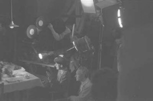 Aufnahmen vom Dreh des ersten deutschen Trümmerfilms "Die Mörder sind unter uns" durch die DEFA : Szene mit Hildegard Knef