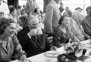 Chemiker; Maikäferrede: Frau Kuhn, Richard Kuhn, Frau ?, Hermann Staudinger