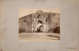 Porta Camullia, Siena: Ansicht mit Mauer