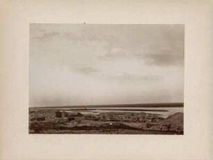 Blick über Assur : Blick über Ruinen der antiken Stadt Assur. Im Hintergrund der Tigris.