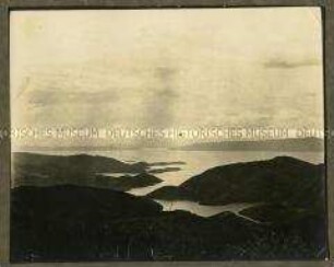 Flussmündung mit Inseln