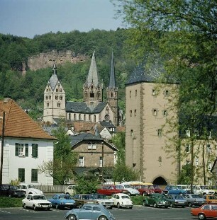 Gelnhausen. Schifftor. Feldseite von Südwesten, links im Bild die Marienkirche